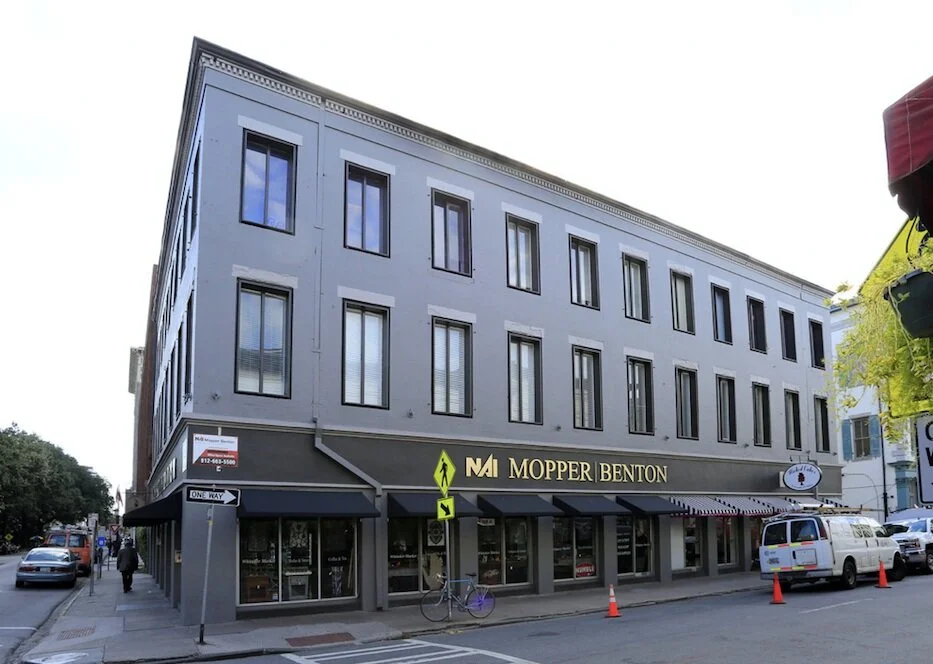 31 West Congress