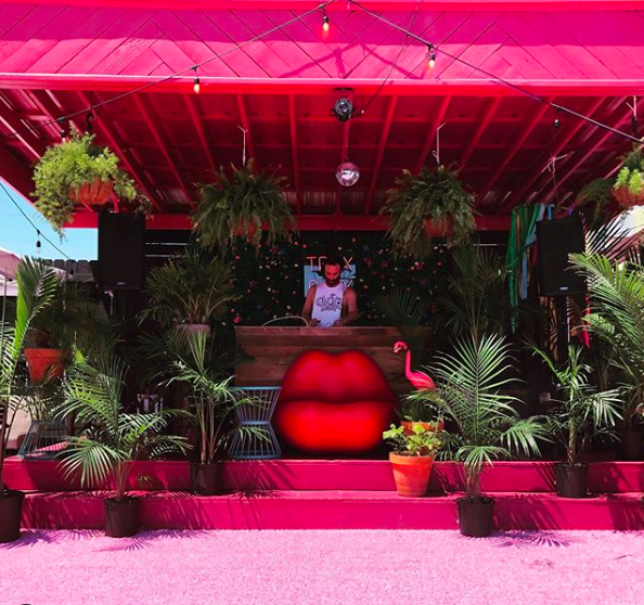 Drifter Hotel Pink Stage